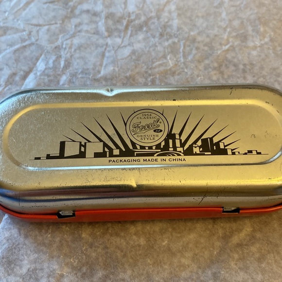 Fossil Vintage Sunglasses Tin Case. 1995 - Picture 3 of 6